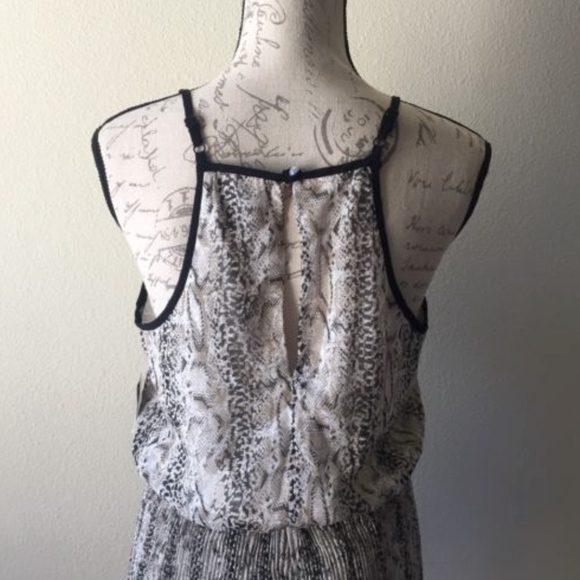 Urban Hearts Snake Printed Romper Medium NWT - Picture 6 of 7